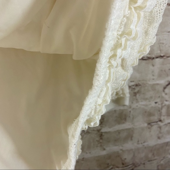 Candie’s lace inset cream long sleeve size large - Picture 4 of 9